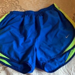 Nike shorts size medium